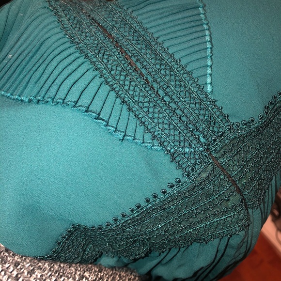 Beautiful deep emerald green dress by Dex - Picture 7 of 15